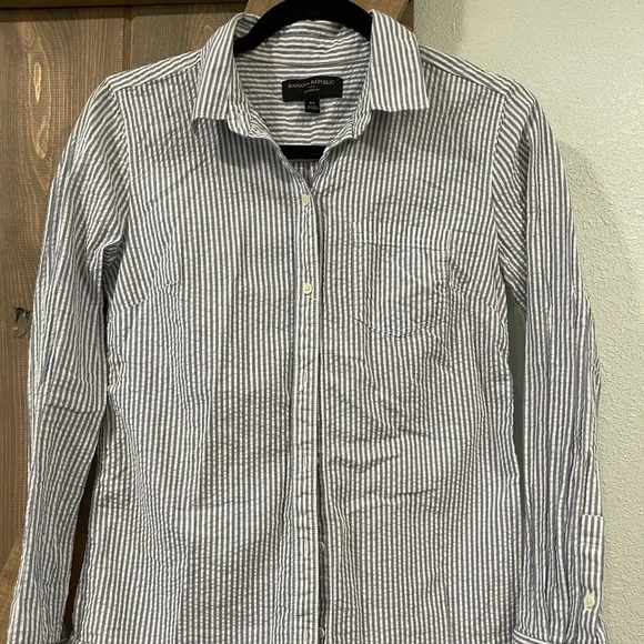 banana republic womens dress shirts Banana Republic Women's Silky Cotton Long-Sleeve Button-Down Shirt White Size L